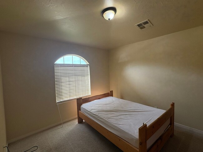 Photo - Beautiful 4 Bed 2.5 Bath in Laverkin