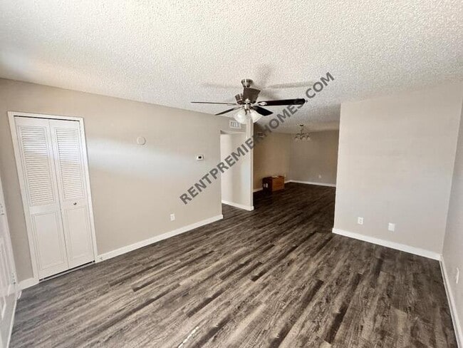 Photo - 802 Las Palmas Dr