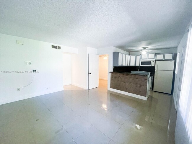 Building Photo - 10370 SW 220th St Unit 129 Rental