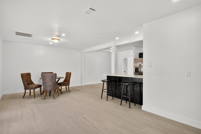 Photo - 501 Live Oak St