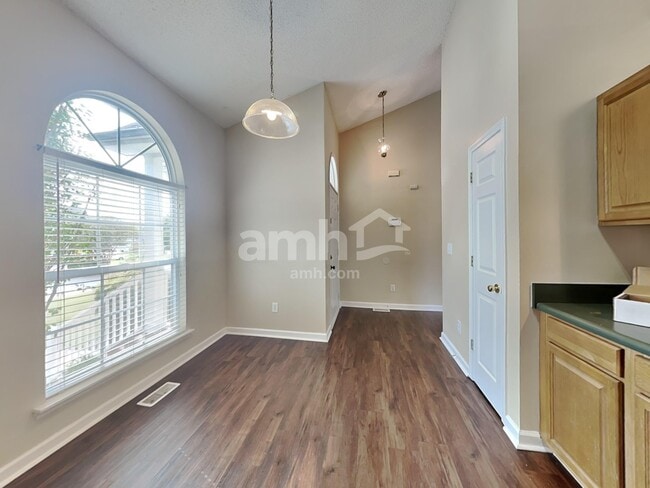 Photo - 104 Windy Meadow Way