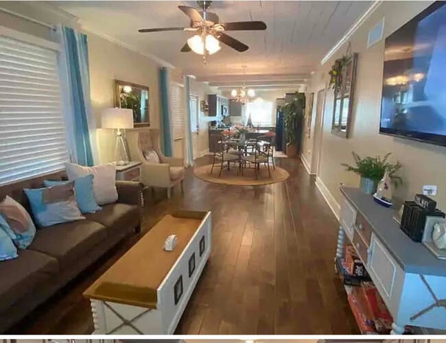 Photo - 404 N Landry Dr