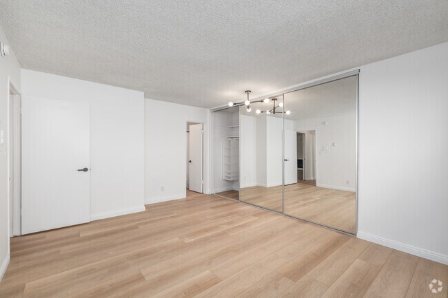 2BR, 2BA y 1.000 pies cuadrados - Dormitorio - 10844 Rose Ave