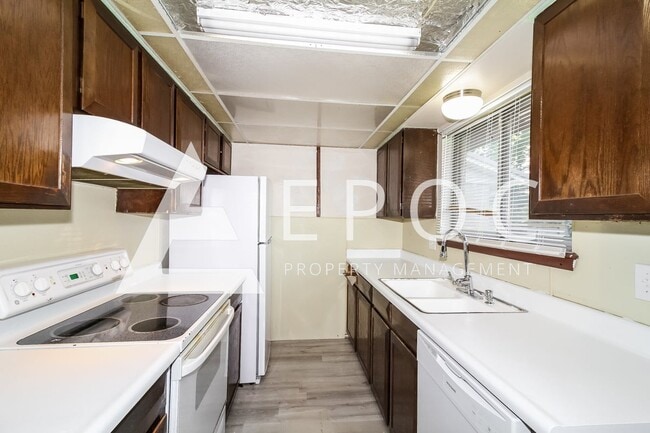 Photo - 409 Woodland Dr