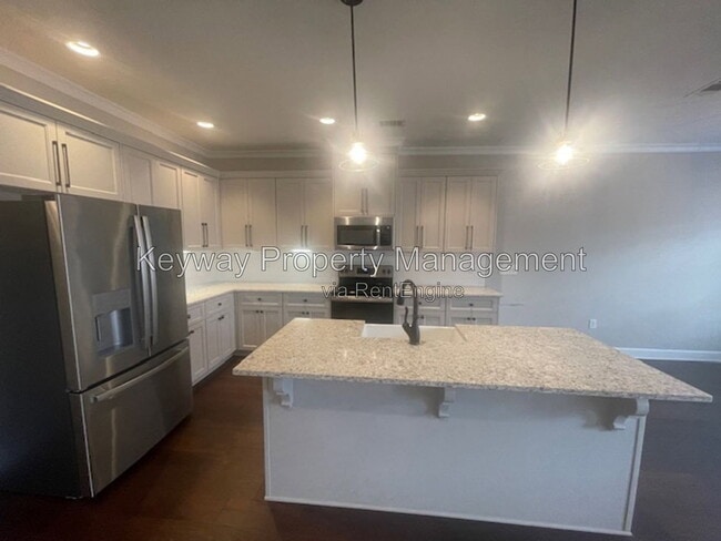 Photo - 1933 Avenel Ln