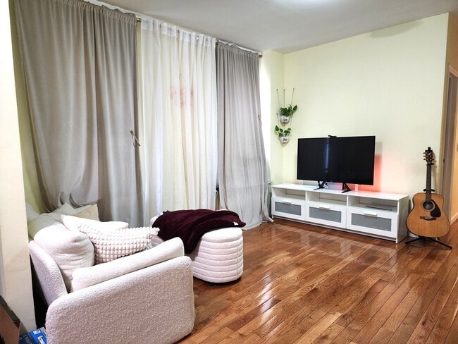 Building Photo - 1494 Ocean Ave Unit 2C