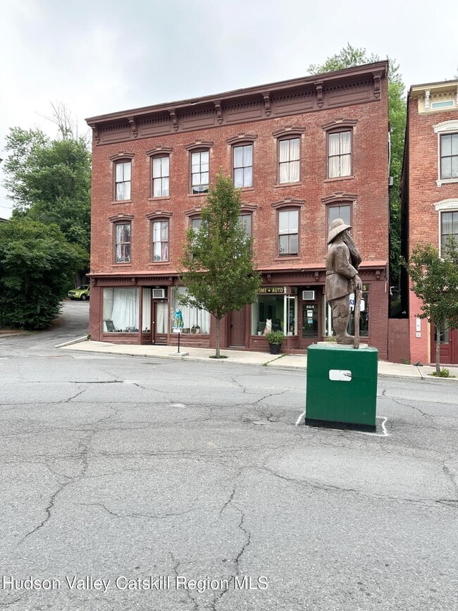Building Photo - 466 Main St Rental