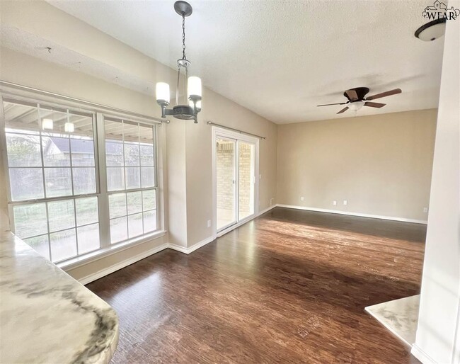 5215 Northview Dr