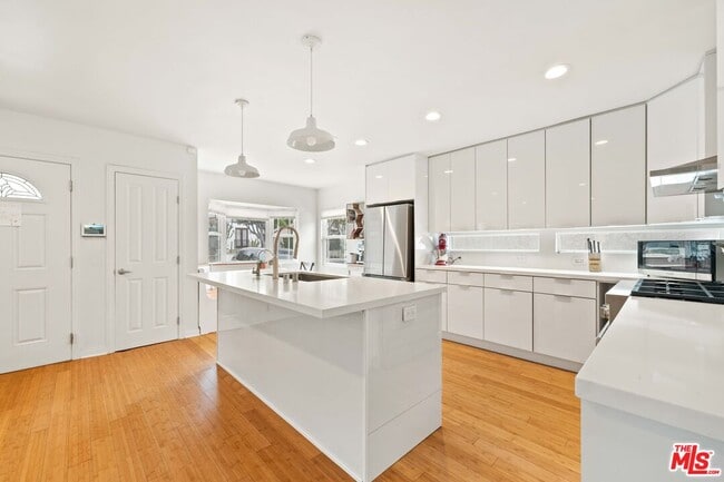 Building Photo - 2348 29th St Rental