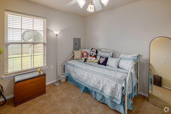 2BR, 2BA - 1,000SF - Second Bedroom