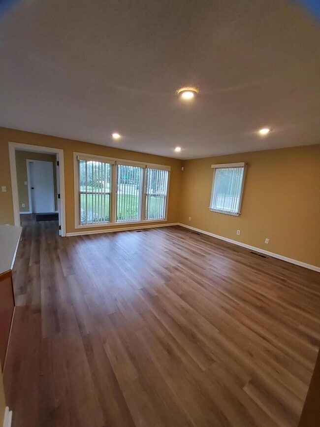 Photo - 2828 Packard St