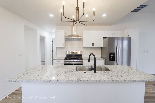 Building Photo - 4 Bed 2 Bath - Brand New Renovation in Skiatook