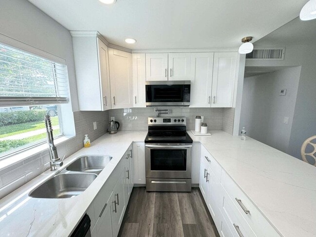 Photo - 161 Monaco Way