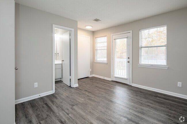 1 BR, 1 BA, 478 SF