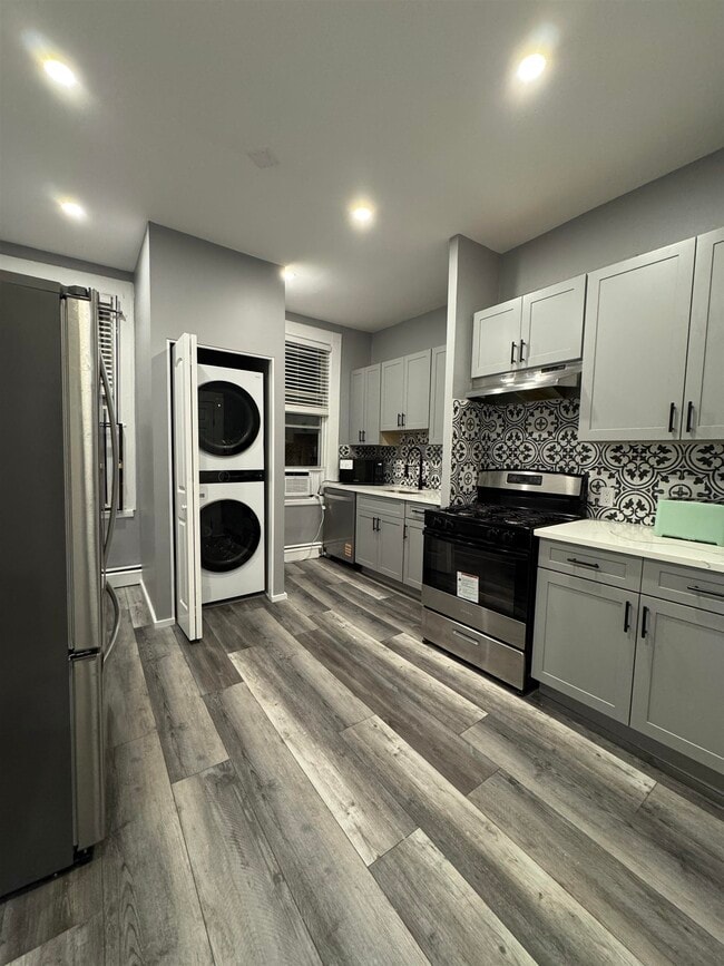 Building Photo - 1172 Summit Ave Unit #3 Rental