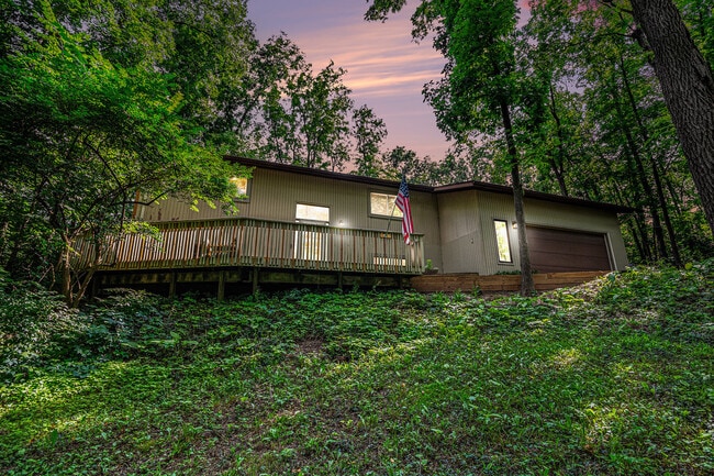 Building Photo - 423 Tamarack Dr Rental