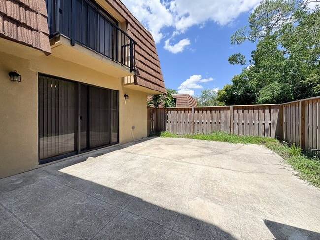 Building Photo - Newly Remodeled 2 bedroom 2.5 bath near Millenia Mall