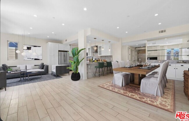 Photo - 1654 Greenfield Ave Unit 301