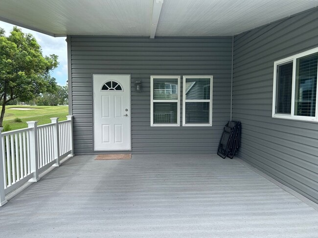 Building Photo - Stunning Move-in Ready 2 Bedrooms 2  bathr... Rental