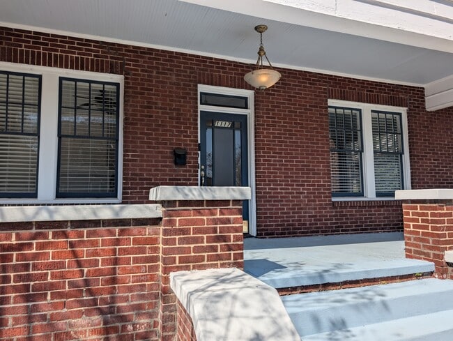 Building Photo - 1117 Kinard Ct