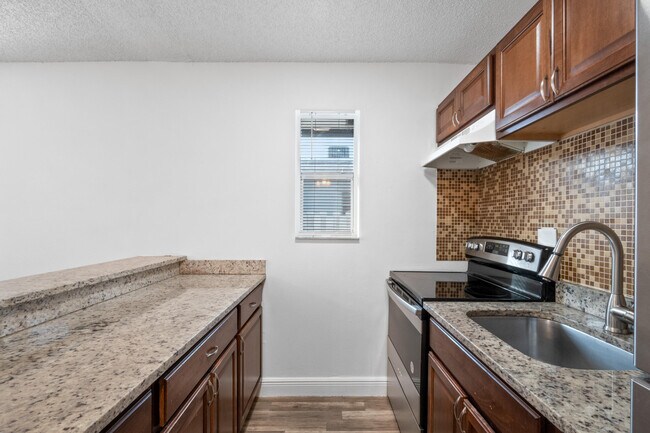 Photo - 818 NE 14th Pl