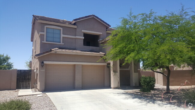 Building Photo - Gorgeous cul-de-sac home right off the gol...