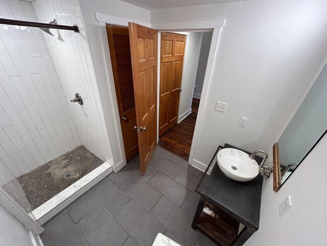 Photo - 404 N Sycamore St