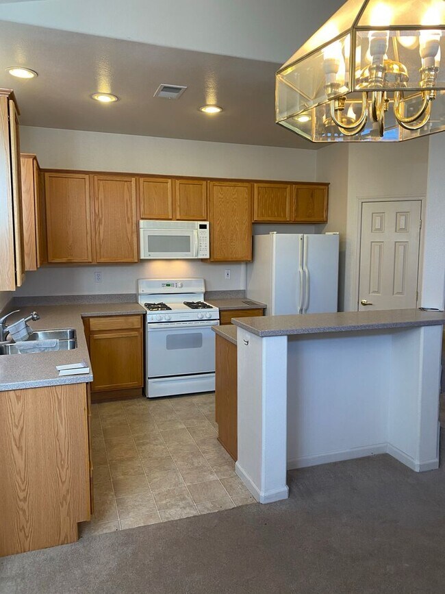 GATED POOL AND CLUBHOUSE EXERCISE ROOM... House Rental in Reno