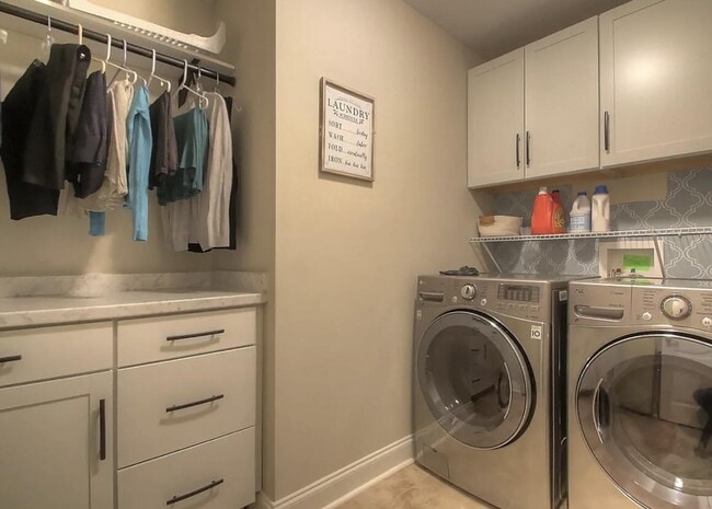 Photo - 2085 Falling Leaves Lane