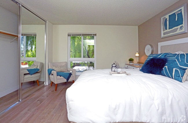 Bright Bedroom - Newport Apartments