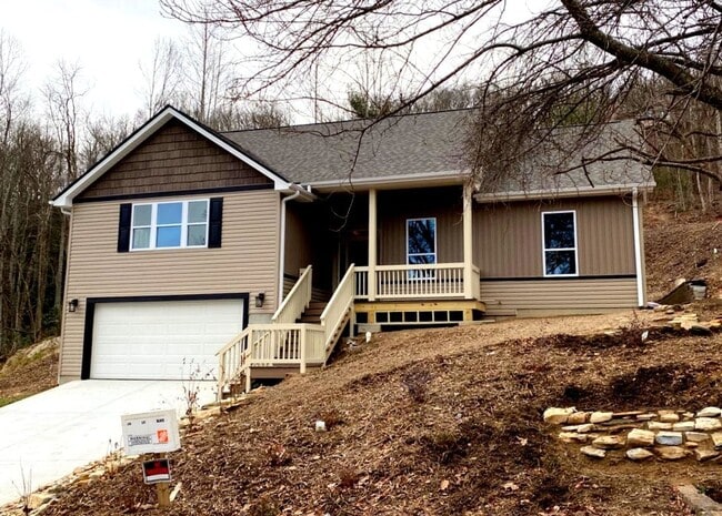 Building Photo - Laurel Park Spacious Home