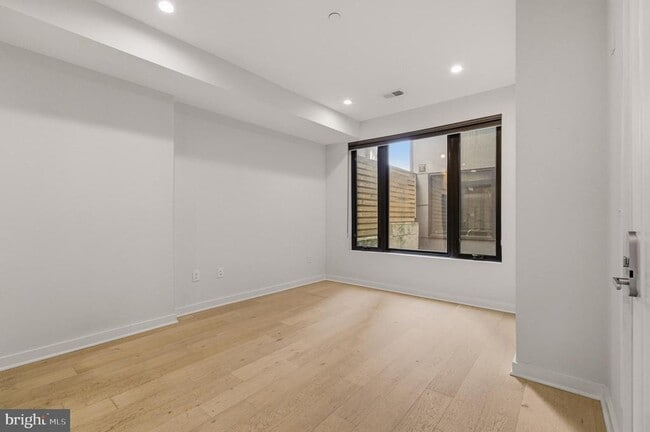 Building Photo - 531 Kennedy St NW