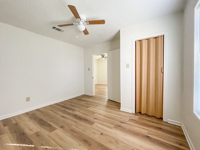 Photo - 715 N Bunker Dr