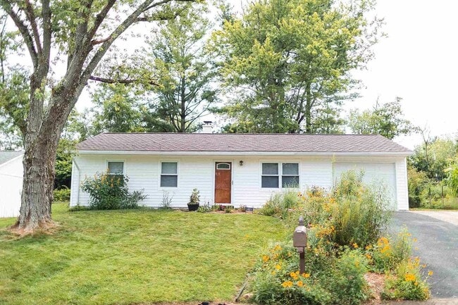 Building Photo - Garage & Yard