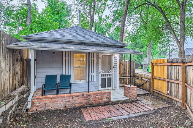 Building Photo - 537 E Platte Ave Unit 1 - 5 Rental