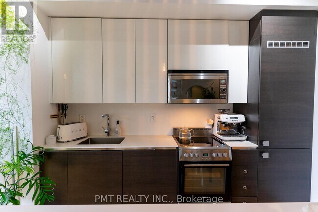 Photo - 8 Dovercourt Rd Unit 204