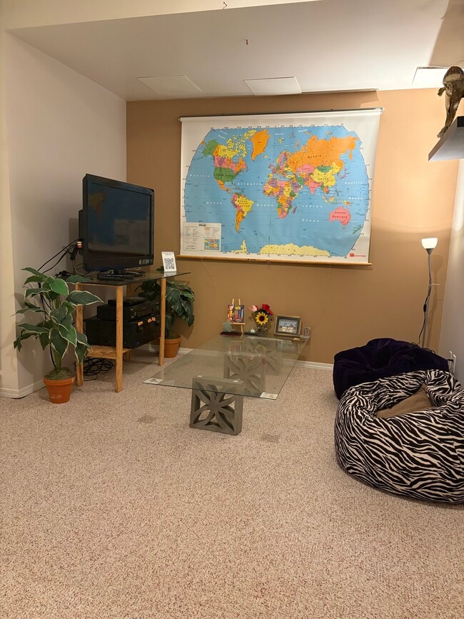Photo - 11232 12 Av NW