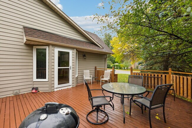 Photo - 2738 Chertsey Dr