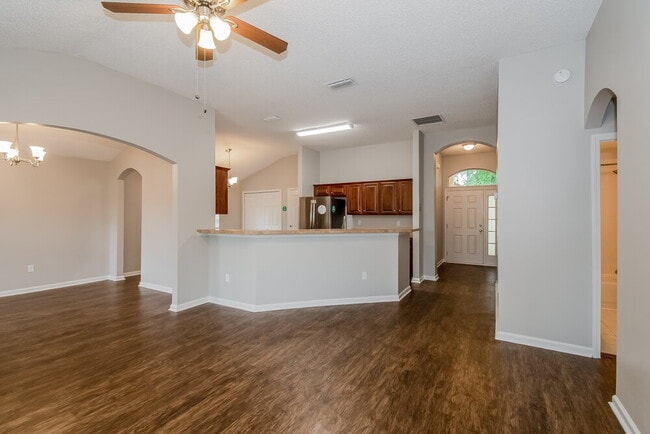 Photo - 1864 Creekview Dr