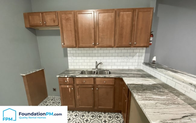 Photo - 2001 Waverly Ave