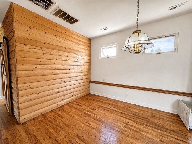 Photo - 2908 N Springfield Ave Unidad 3