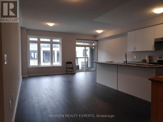 Photo - 585 Colborne St E