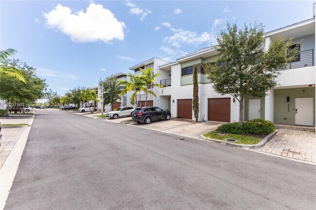 Photo - 4444 NW 9th St.