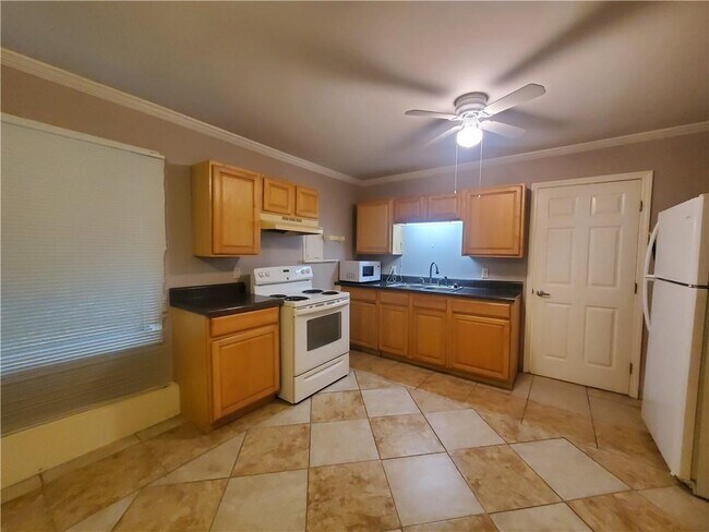 Photo - 591 Bolan St SE