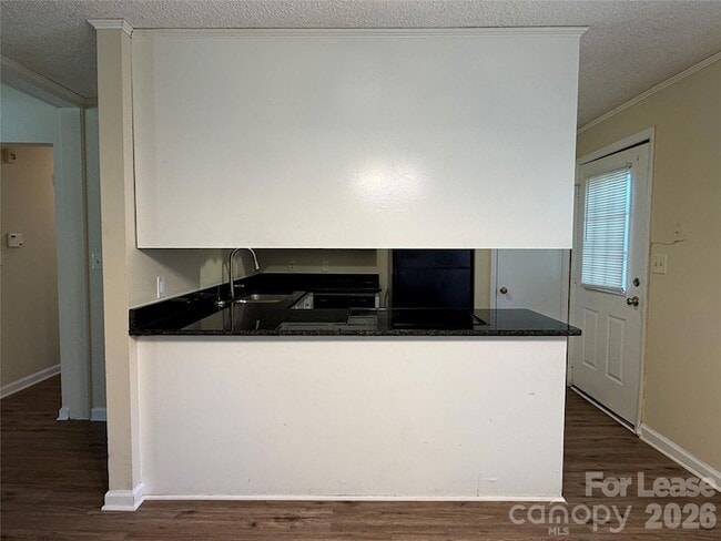 Photo - 2220 Laburnum Ave