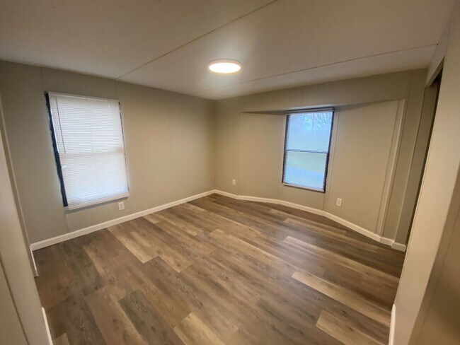 Photo - 2 Bedroom 1 Bath Mobile Home in Greenevill...