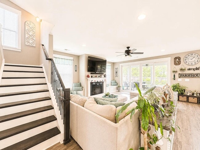 Photo - 711 Torridon Ln