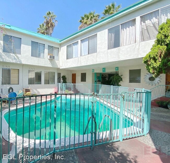 Photo - 7920 Selma Ave