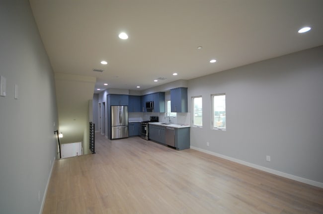 Photo - 648 N Serrano Ave