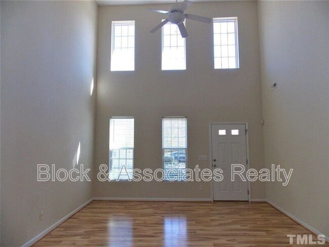 Photo - 430 Plank Bridge Way